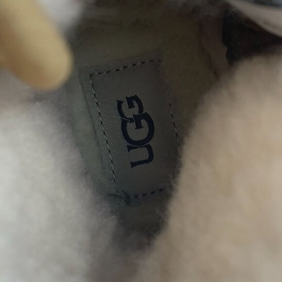 NIB Ugg Kids Harkley Boot Size 4/36 - Picture 8 of 11